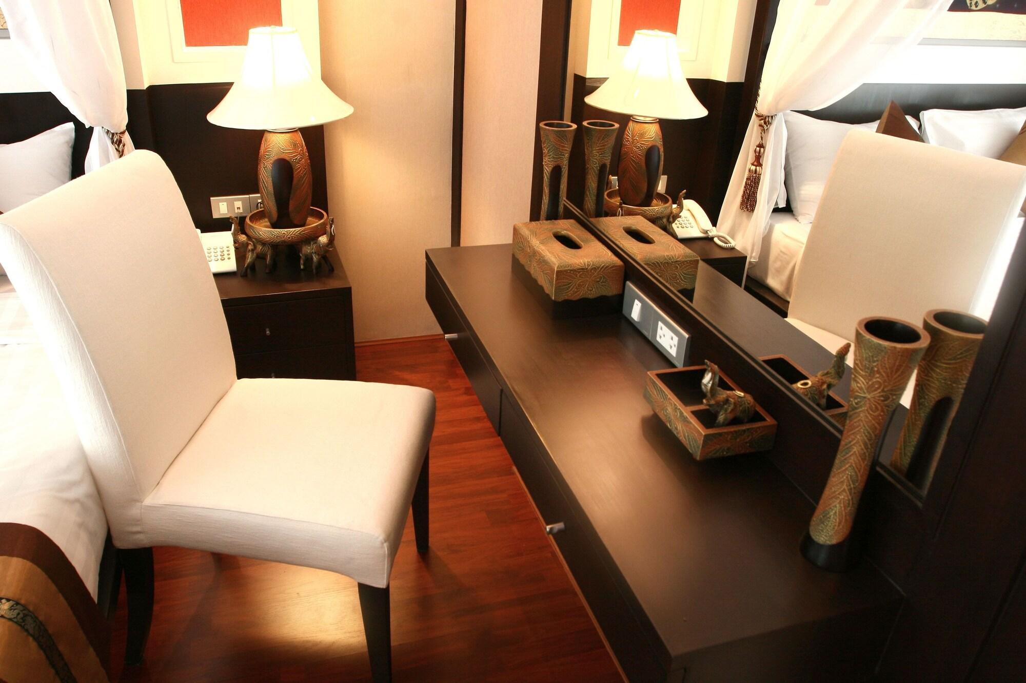 Mirth Sathorn Hotel Bangkok Eksteriør billede