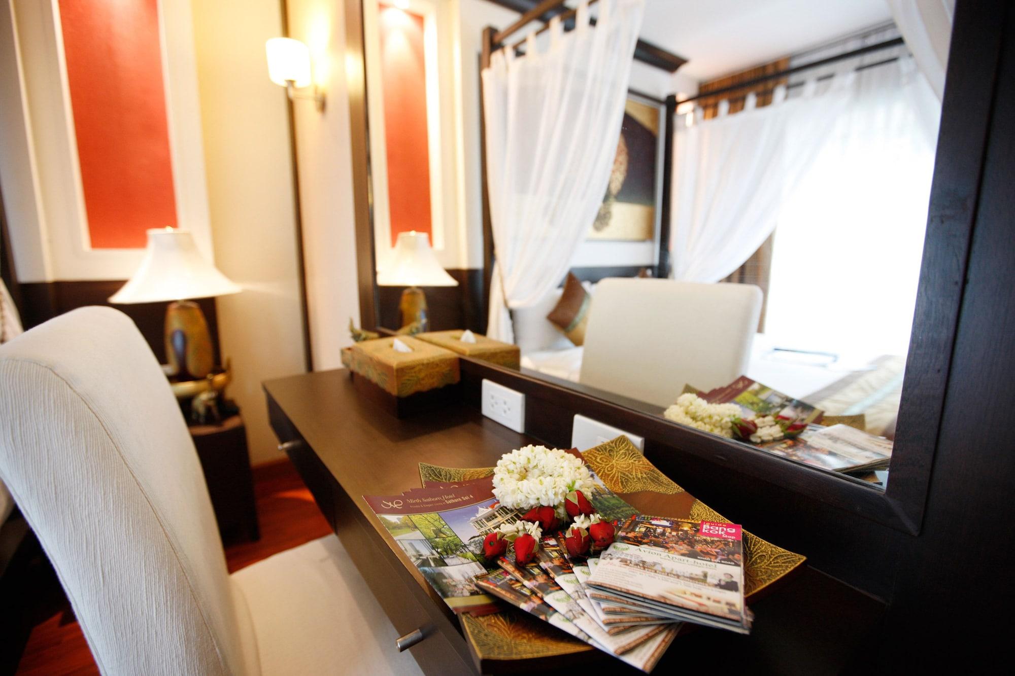 Mirth Sathorn Hotel Bangkok Eksteriør billede